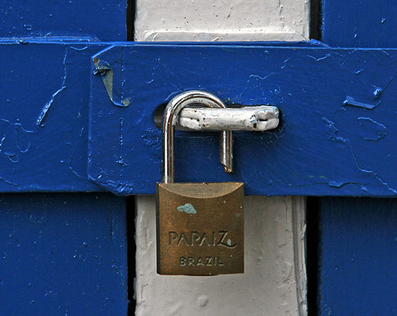 open rusty padlock